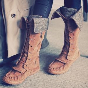 UGG Somaya Moccasin Boots 6.5